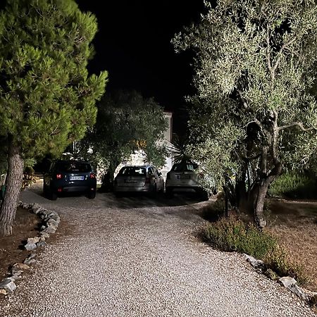 B&B Villa Mediterranee Con Parking Space Trani Zewnętrze zdjęcie