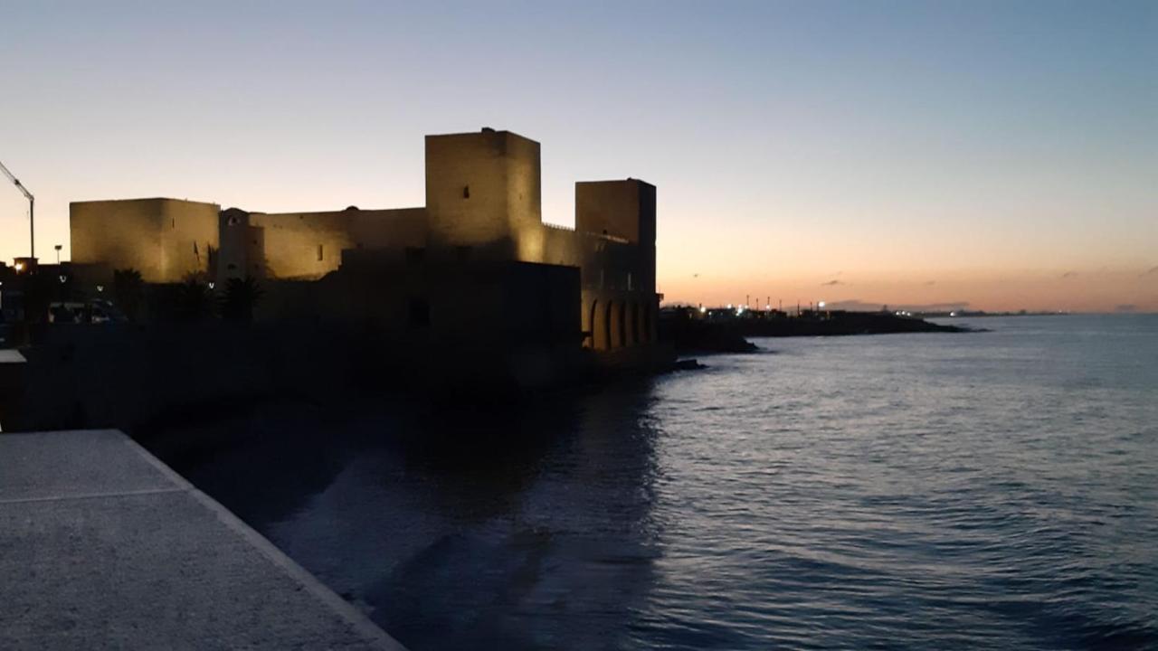 B&B Villa Mediterranee Con Parking Space Trani Zewnętrze zdjęcie