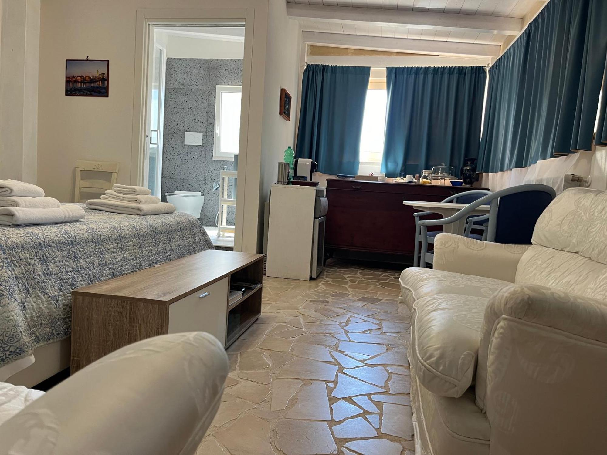 B&B Villa Mediterranee Con Parking Space Trani Zewnętrze zdjęcie