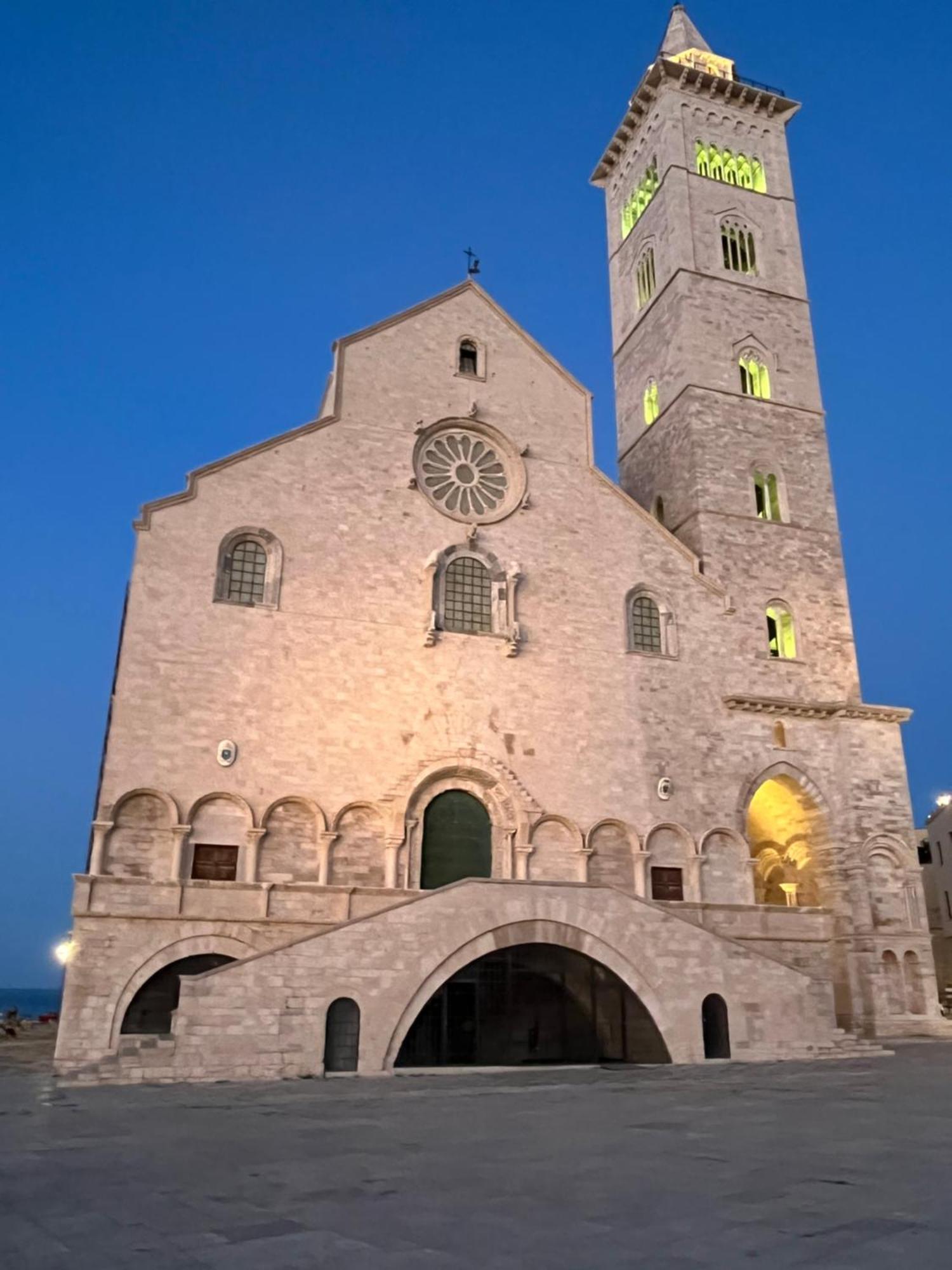 B&B Villa Mediterranee Con Parking Space Trani Zewnętrze zdjęcie