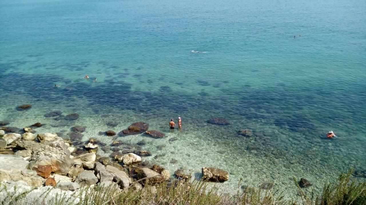 B&B Villa Mediterranee Con Parking Space Trani Zewnętrze zdjęcie
